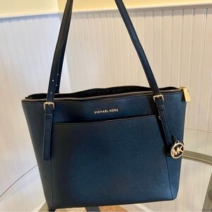 Voyager Large Saffiano Leather Top-Zip Tote Bag